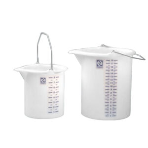 Balde em PE com bico e alça em metal